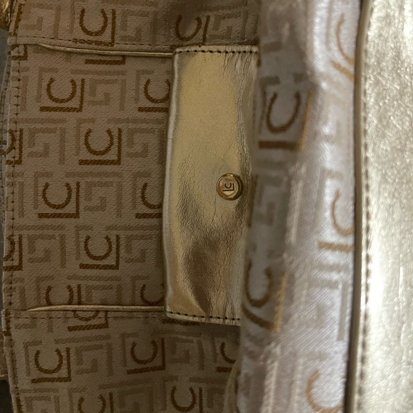 Liz Claiborne Gold Tote - Picture 5 of 5